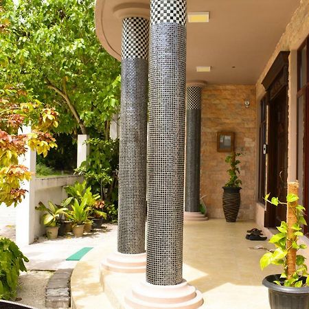 Calyx Grand Fuvahmulah Hotel Eksteriør billede