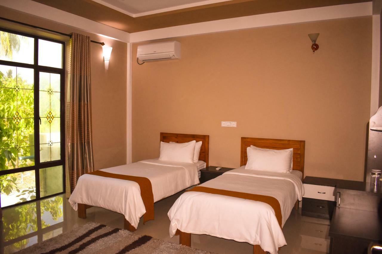 Calyx Grand Fuvahmulah Hotel Eksteriør billede